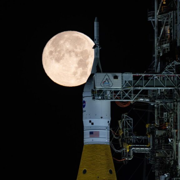 Artemis ii at the pad full moon wide
